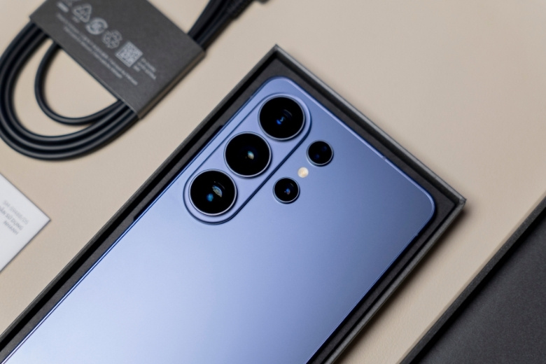 Samsung Galaxy S26 Plus và phụ kiện đi kèm