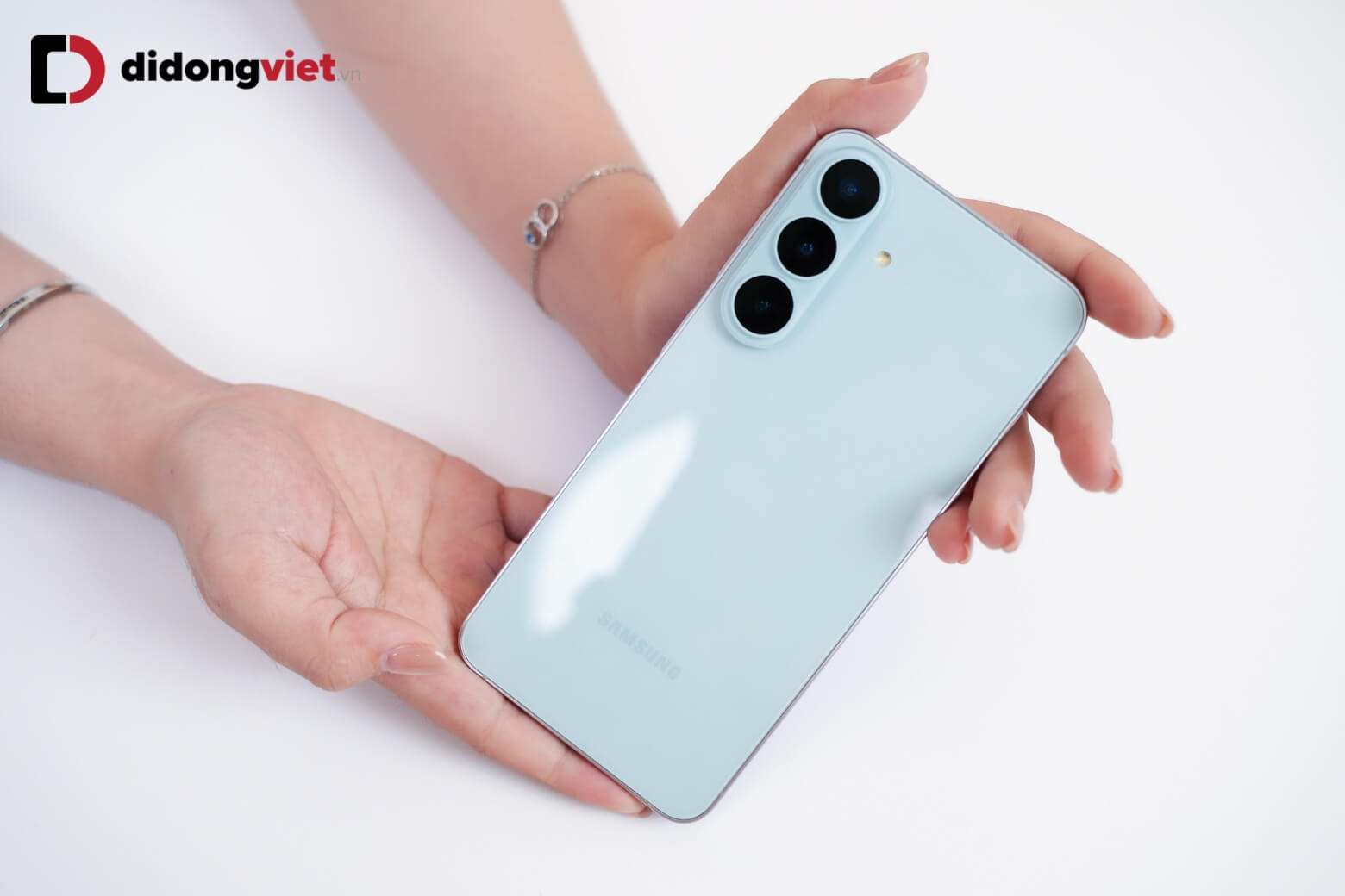 Đánh giá pin Samsung Galaxy S26 FE: 4.900mAh có đủ dùng? 7 pin samsung galaxy s26 fe duoc trang bi tinh nang sac nhanh didongviet