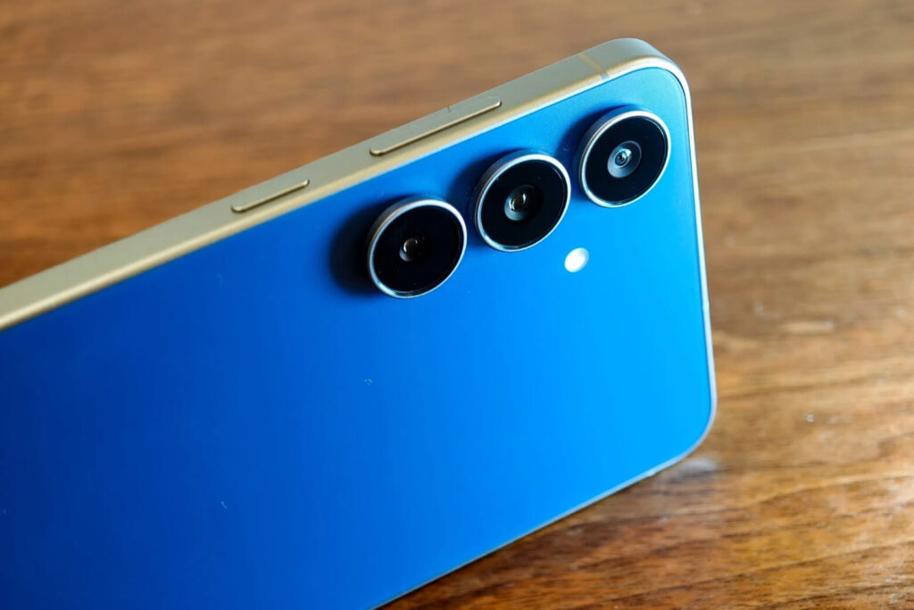 Samsung Galaxy S26 FE ra mắt: Màn hình 6.7 inch, pin khủng và giá cực hời 9 Samsung Galaxy S26 FE ra mắt - chất liệu