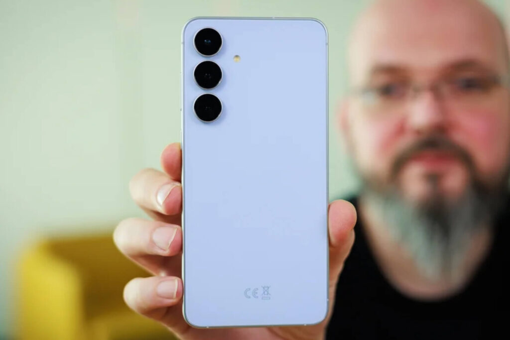 Samsung Galaxy S26 FE ra mắt: Màn hình 6.7 inch, pin khủng và giá cực hời 8 Samsung Galaxy S26 FE ra mắt - Thiết kế