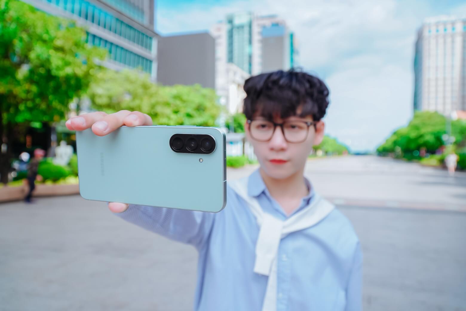 So sánh Galaxy A57 và Galaxy A56: Đâu là phiên bản tốt hơn? 19 So sánh Galaxy A57 và Galaxy A56 camera vẫn đủ tốt