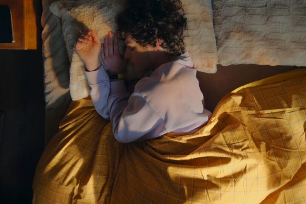 So sánh Huawei Band 11 và Huawei Band 10 - Chọn chiếc nào phù hợp nhất? 18 Band 10 cung cấp các tính năng theo dõi sức khỏe cơ bản với cảm biến nhịp tim quang học và theo dõi SpO₂