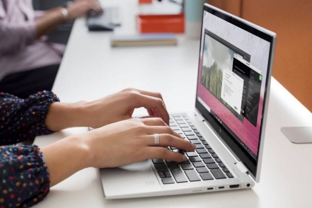 So sánh MacBook Neo và Laptop HP Elitebook – Lựa chọn nào phù hợp cho bạn? 24 HP EliteBook – dòng X có thời lượng pin dài nhất, phù hợp cho công việc cả ngày mà không cần sạc liên tục.