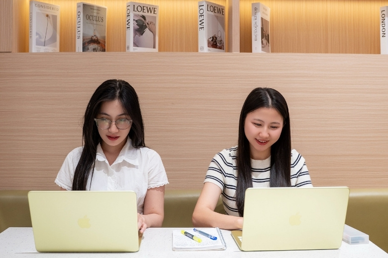 So sánh MacBook Neo và laptop ThinkPad: Giải mã ma trận chọn máy theo Workflow và chi phí (2026) 15 So sánh MacBook Neo và laptop ThinkPad - pin 16 tiếng