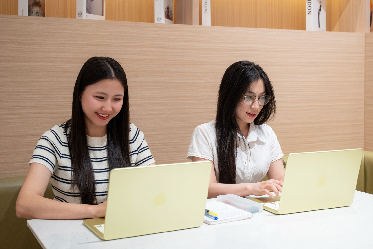 So sánh MacBook Neo và MacBook Air M1: Hai chiếc Mac, một lựa chọn 14 Thời lượng pin và tốc độ sạc