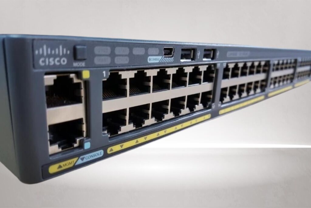 Switch là gì? Giải pháp kết nối LAN tốc độ cao, không độ trễ cho Smarthome và Camera 10 Switch là thiết bị giúp kết nối và điều phối dữ liệu giữa các thiết bị trong mạng LAN.