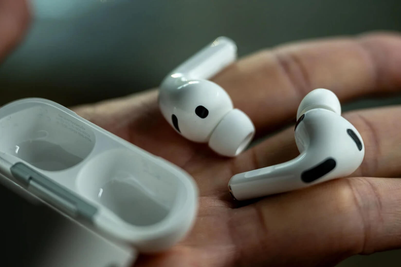 Top 12 tai nghe phiên dịch tốt cho du lịch, học tập và công việc 17 Tai nghe phiên dịch AirPods Pro 3 Live Translation
