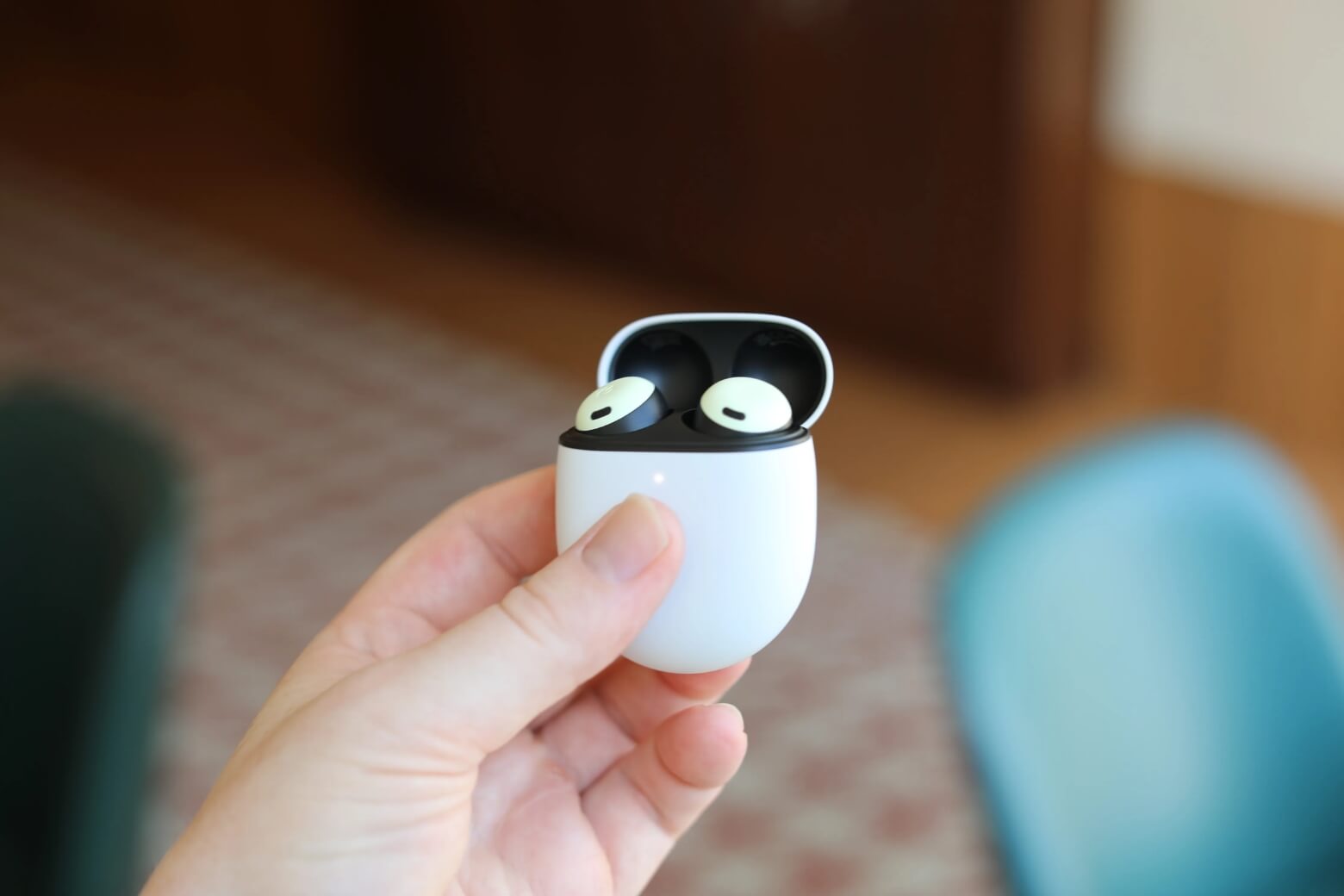 Top 12 tai nghe phiên dịch tốt cho du lịch, học tập và công việc 16 Tai nghe phiên dịch Google Pixel Buds Pro