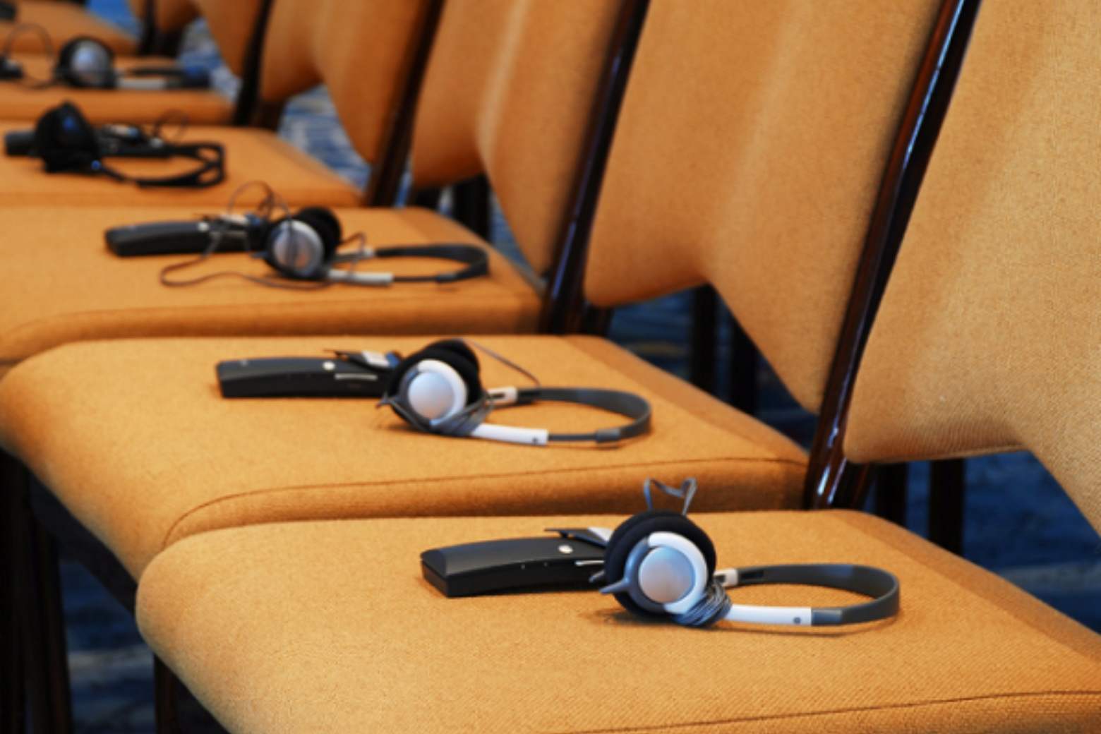 Top 12 tai nghe phiên dịch tốt cho du lịch, học tập và công việc 26 Tiêu chí chọn tai nghe phiên dịch chất lượng