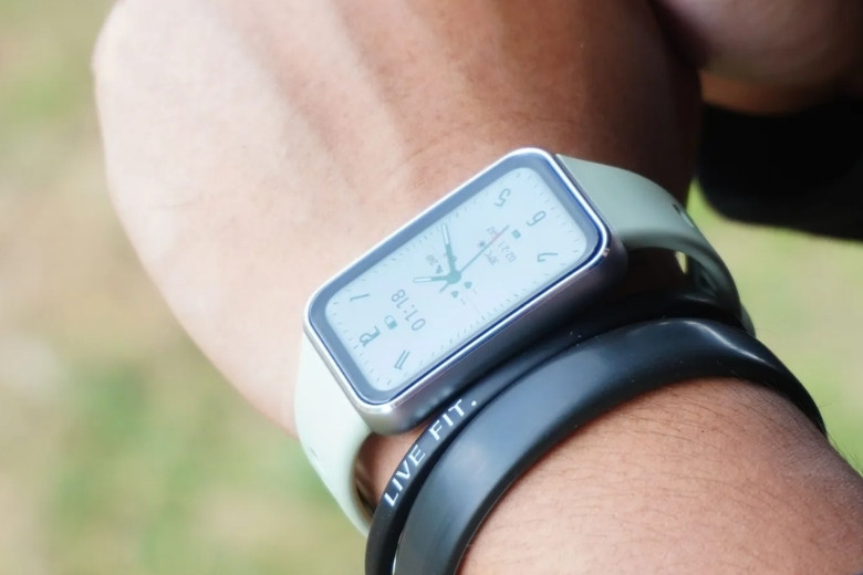 Trải nghiệm Huawei Band 11 thực tế có đáng mua? 9 trải nghiệm Huawei Band 11 - màn hình độ sáng cao sắc nét