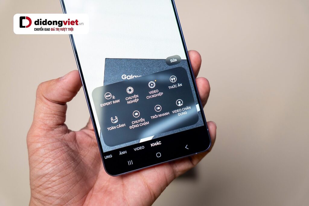 Trải nghiệm Samsung Galaxy S26 Ultra: Camera F/1.4 sáng nhất, chip Snapdragon 8 Elite Gen 5 for Galaxy khủng 23 Samsung S26 Ultra chụp ảnh ban ngày ổn định, nhưng nổi bật nhất là khả năng quay video ban đêm sắc nét