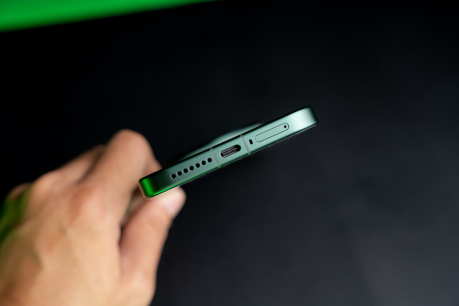 Trên tay Xiaomi 17 Ultra: Flagship Leica với pin 6000mAh, sạc 90W 21 Trên tay Xiaomi 17 Ultra cổng sạc USB-C