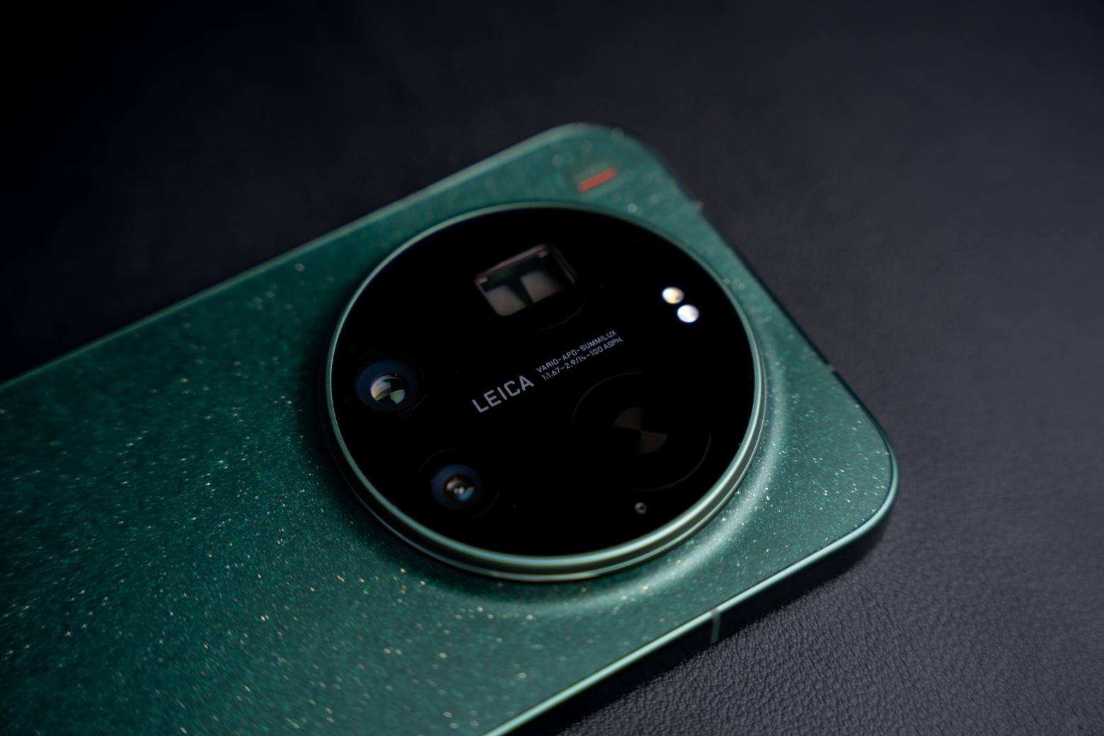 Trên tay Xiaomi 17 Ultra: Flagship Leica với pin 6000mAh, sạc 90W 22 Trên tay Xiaomi 17 Ultra cụm camera Leica