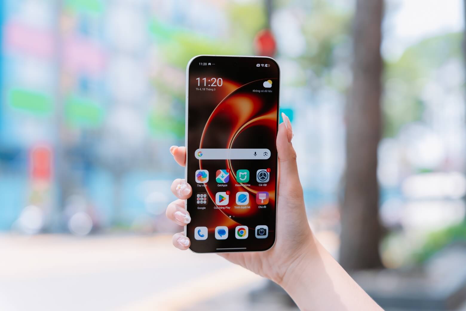 Trên tay Xiaomi 17 Ultra: Flagship Leica với pin 6000mAh, sạc 90W 24 Trên tay Xiaomi 17 Ultra màn hình sáng rõ