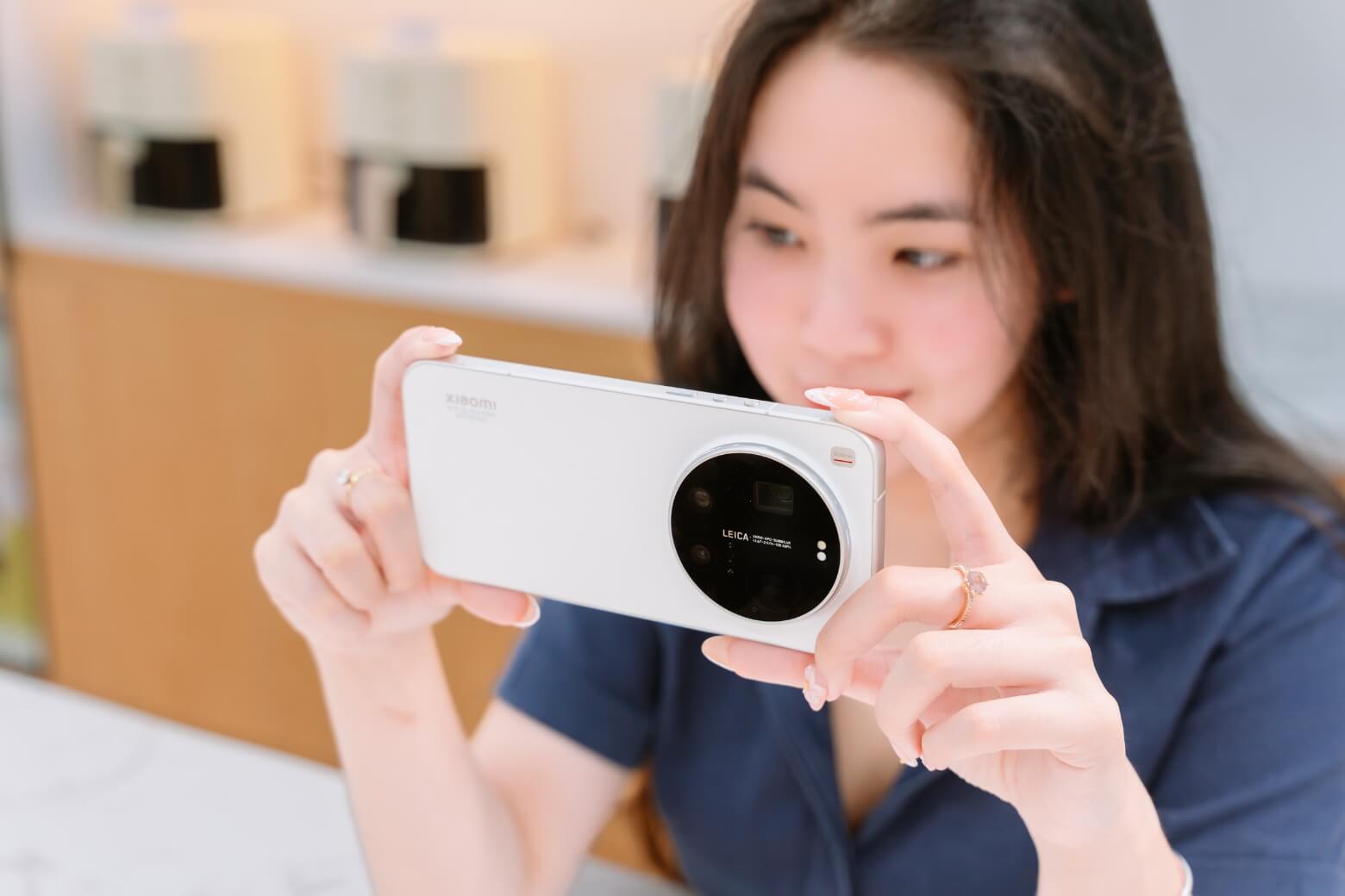 Trên tay Xiaomi 17 Ultra: Flagship Leica với pin 6000mAh, sạc 90W 32 Trên tay Xiaomi 17 Ultra phù hợp đa đối tượng