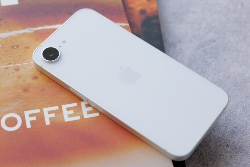 Cấu hình iPhone 16e chi tiết: Chip A18, RAM 8GB và những điểm đánh đổi 10 Cấu hình iPhone 16e