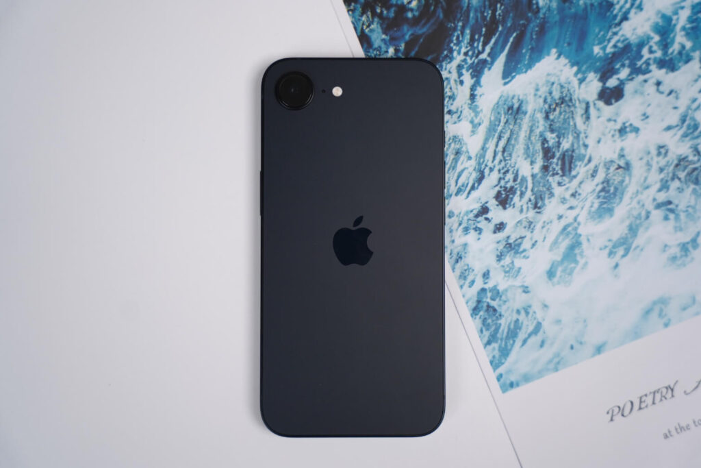 Cấu hình iPhone 16e chi tiết: Chip A18, RAM 8GB và những điểm đánh đổi 9 Cấu hình iPhone 16e