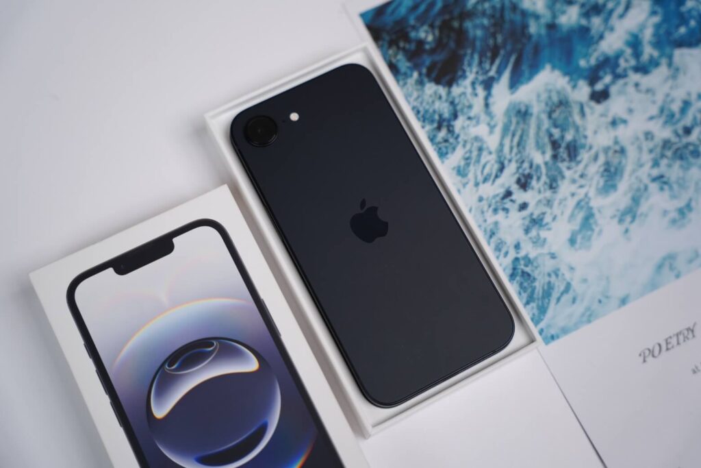 Cấu hình iPhone 16e chi tiết: Chip A18, RAM 8GB và những điểm đánh đổi 8 Cấu hình iPhone 16e