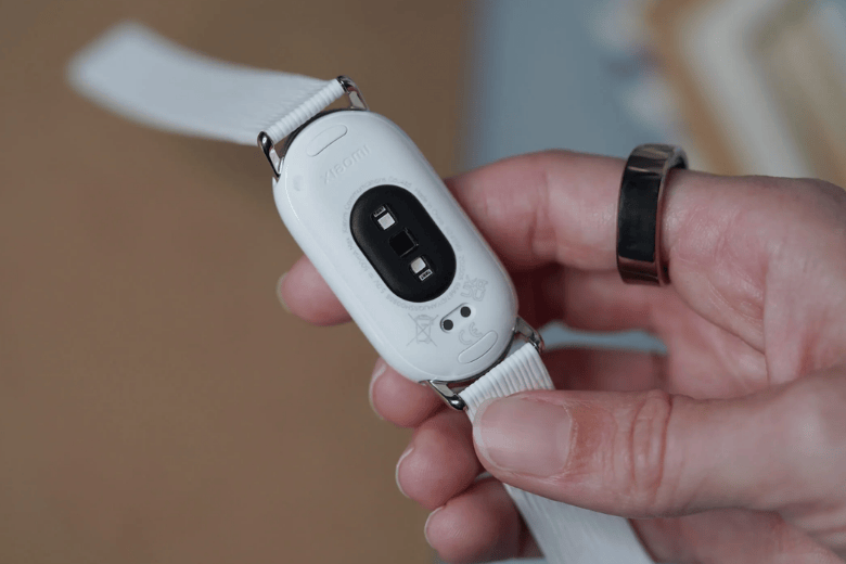 Có nên mua Xiaomi Band 10 ở thời điểm này? Đánh giá chi tiết và lời khuyên nâng cấp 7 có nên mua xiaomi band 10 - thiế kế