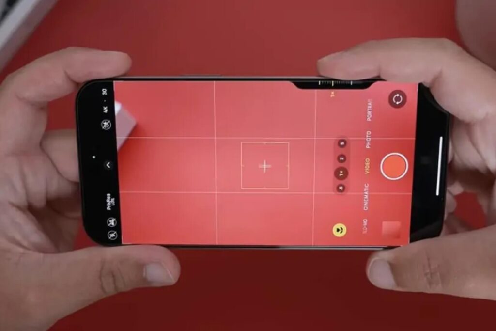 Đánh giá camera iPhone 16- Camera Fusion 48MP, Autofocus Ultra Wide, Camera Control 20 iPhone 16 bản thường thiếu zoom xa, chép file chậm và hao pin khi quay 4K liên tục.