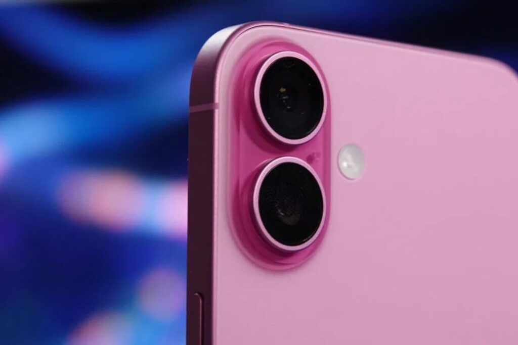 Đánh giá camera iPhone 16- Camera Fusion 48MP, Autofocus Ultra Wide, Camera Control 19 Audio Mix lọc ồn tốt, nhưng dễ méo tiếng nếu chỉnh quá tay.