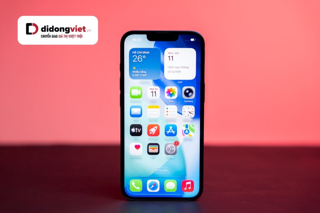 Đánh giá camera iPhone 17e: Trải nghiệm thực chiến khi thuật toán gánh phần cứng 15 Camera trước 12MP của iPhone 17e ưu tiên trải nghiệm gọi video ổn định với Center Stage và lấy nét tự động.