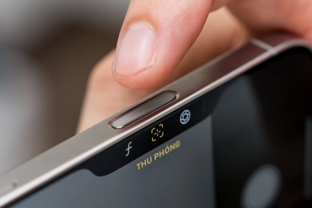 Đánh giá hiệu năng iPhone 16 trên iOS 19: Lựa chọn thực tế nhất năm 2026 19 Camera Control cho phản hồi tức thì, giúp bắt khoảnh khắc nhanh và chính xác.