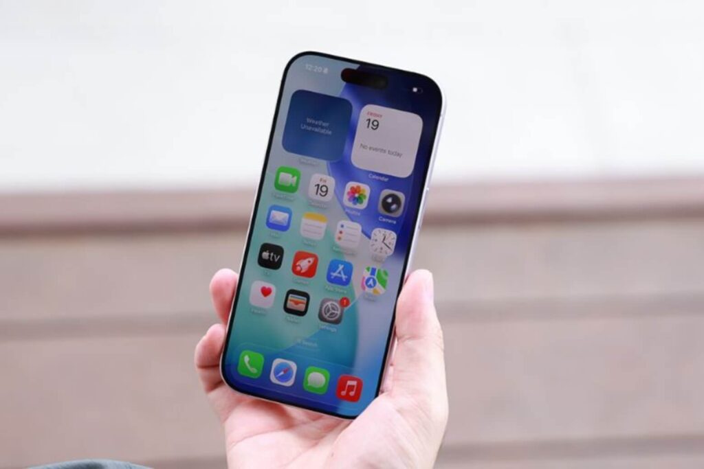 Đánh giá hiệu năng iPhone Air: Sức mạnh vi xử lý trong thiết kế 5.6mm 14 iPhone Air dễ giảm hiệu năng khi nóng do thân máy quá mỏng, thiếu không gian tản nhiệt.