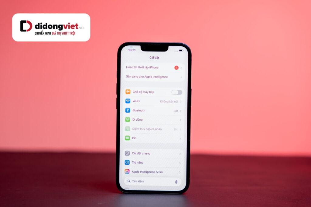 Đánh giá pin iPhone 17e: Thời lượng thực tế có đáp ứng đủ nhu cầu? 14 Dùng tác vụ nặng và 4G/5G nhiều, pin iPhone 17e sẽ hao nhanh, nên có sạc dự phòng.