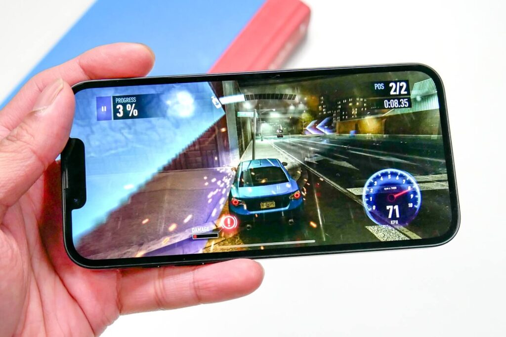 Đánh giá pin iPhone 17e: Thời lượng thực tế có đáp ứng đủ nhu cầu? 15 Thiết kế mỏng khiến iPhone 17e dễ nóng khi chơi game nặng, dẫn đến tụt FPS và hao pin nhanh.