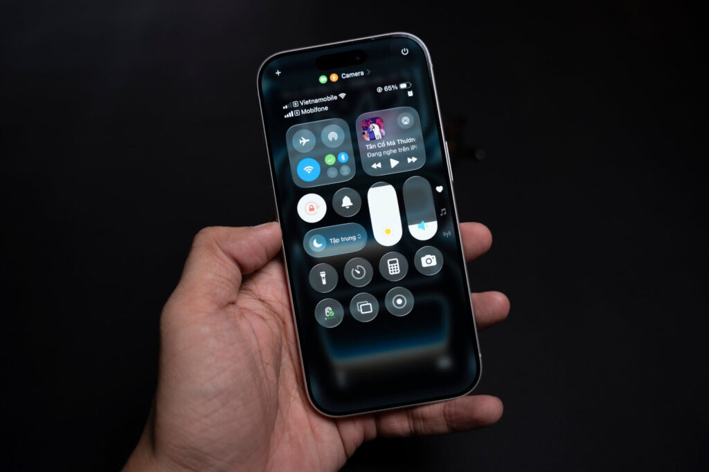 Đánh giá thiết kế iPhone 17 Pro sau 7 tháng: Sự thật về công thái học và hao mòn vật liệu 11 đánh giá thiết kế iPhone 17 Pro