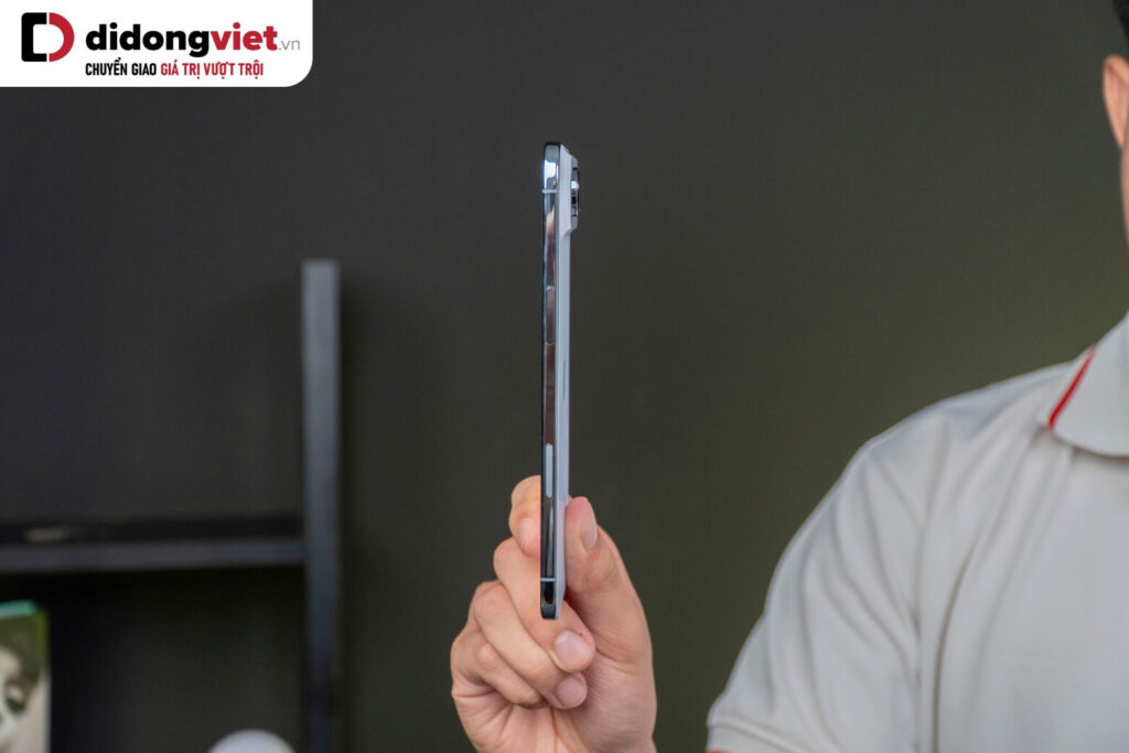 Đánh giá thiết kế iPhone Air: Chi tiết về khung Titanium Grade 5, hiện tượng nghẽn nhiệt và cảm giác cầm nắm 8 Đánh giá thiết kế iPhone Air
