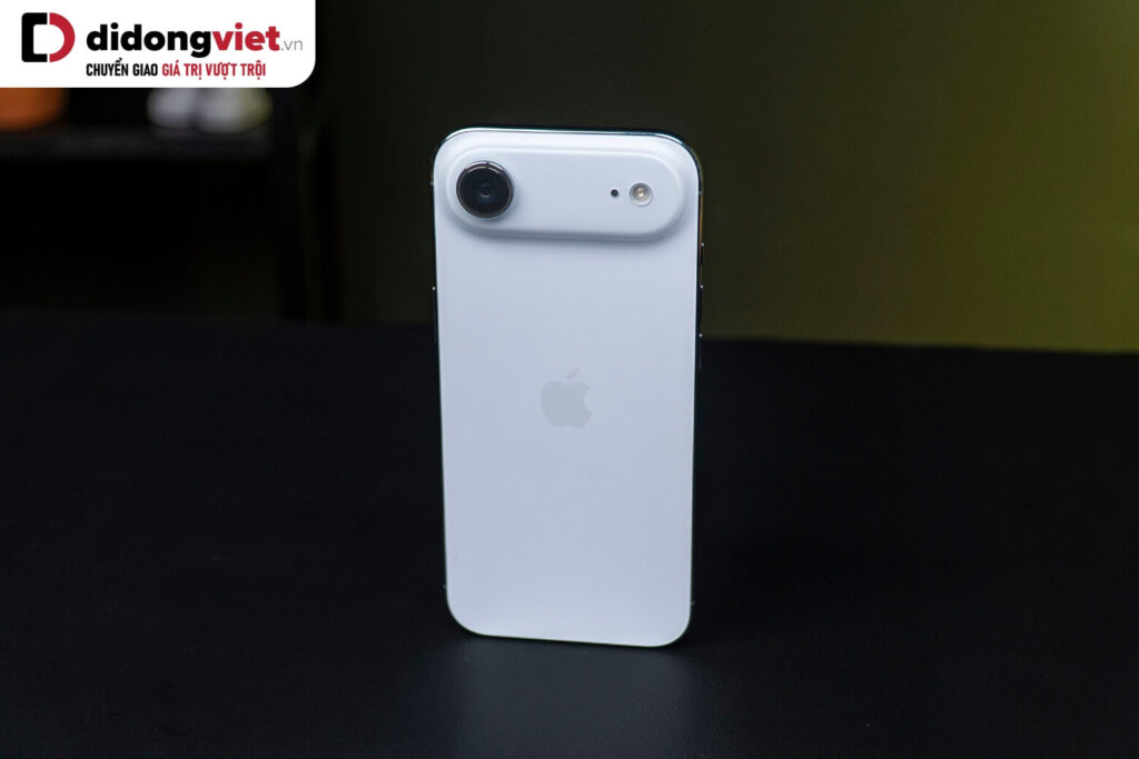 Đánh giá thiết kế iPhone Air: Chi tiết về khung Titanium Grade 5, hiện tượng nghẽn nhiệt và cảm giác cầm nắm 13 Đánh giá thiết kế iPhone Air