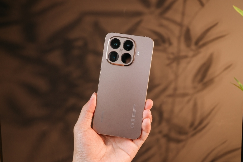 Đánh giá Xiaomi 15T Pro thực tế: Đỉnh cao camera Leica 5x chụp ảnh cực chất 8 Đánh giá Xiaomi 15T Pro về trải nghiệm cầm nắm