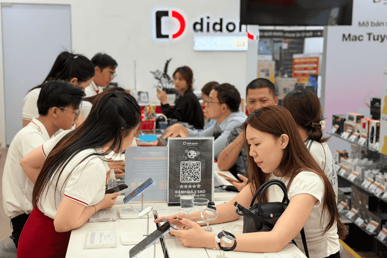 Giá Sốc Đỉnh Nóc: "Đại tiệc" iPhone và Samsung giảm sâu kỷ lục tại Di Động Việt 4 gia soc dinh noc di dong viet dong khach