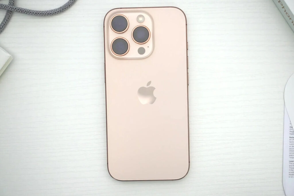 iPhone 16 Pro có mấy màu? Đánh giá thực tế độ bền viền Titan sau 1.5 năm 9 iPhone 16 Pro có mấy màu