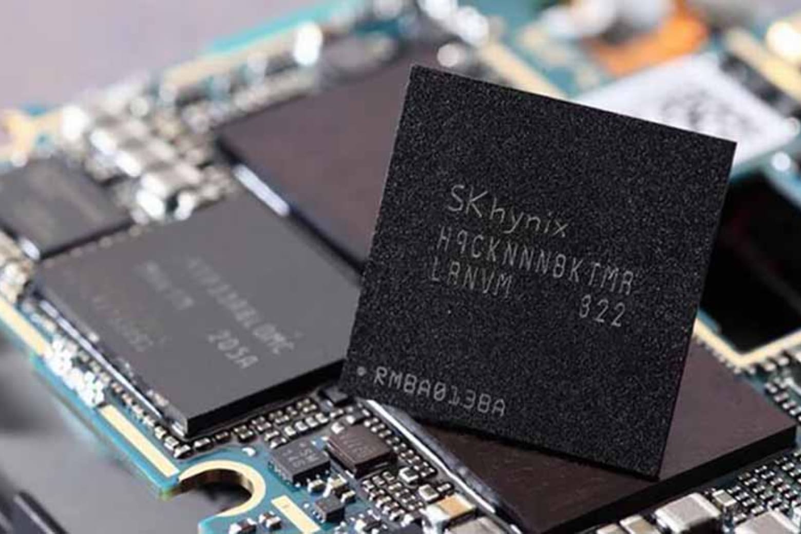 Main điện thoại là gì? Dấu hiệu hỏng và ma trận quyết định sửa chữa 7 Nguyên nhân phổ biến khiến main điện thoại đột tử