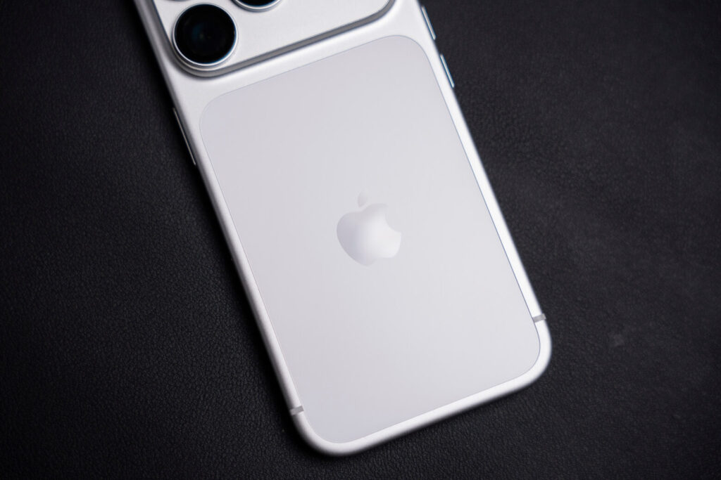 iPhone 17 Pro có mấy màu? So sánh đánh giá thực tế từ người dùng 15 Quay lại Nhôm: Tản nhiệt vượt Titanium 30 lần, giữ hiệu năng gaming & video 4K.