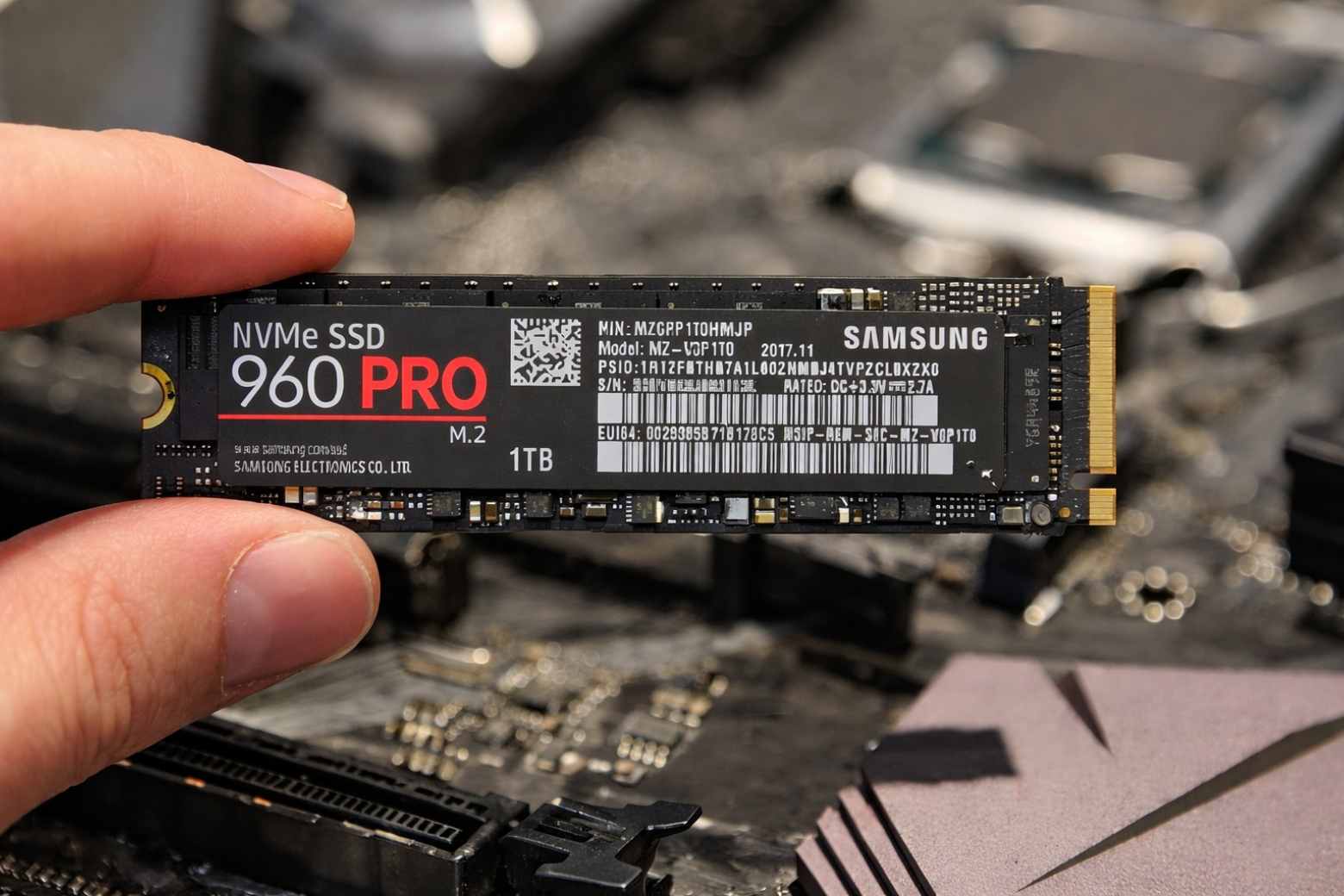 Ổ cứng SSD NVMe là gì? Giải mã công nghệ lưu trữ trên Laptop và MacBook 6 Ổ cứng SSD NVMe là gì giao thức truyền dữ liệu tốc độ cao