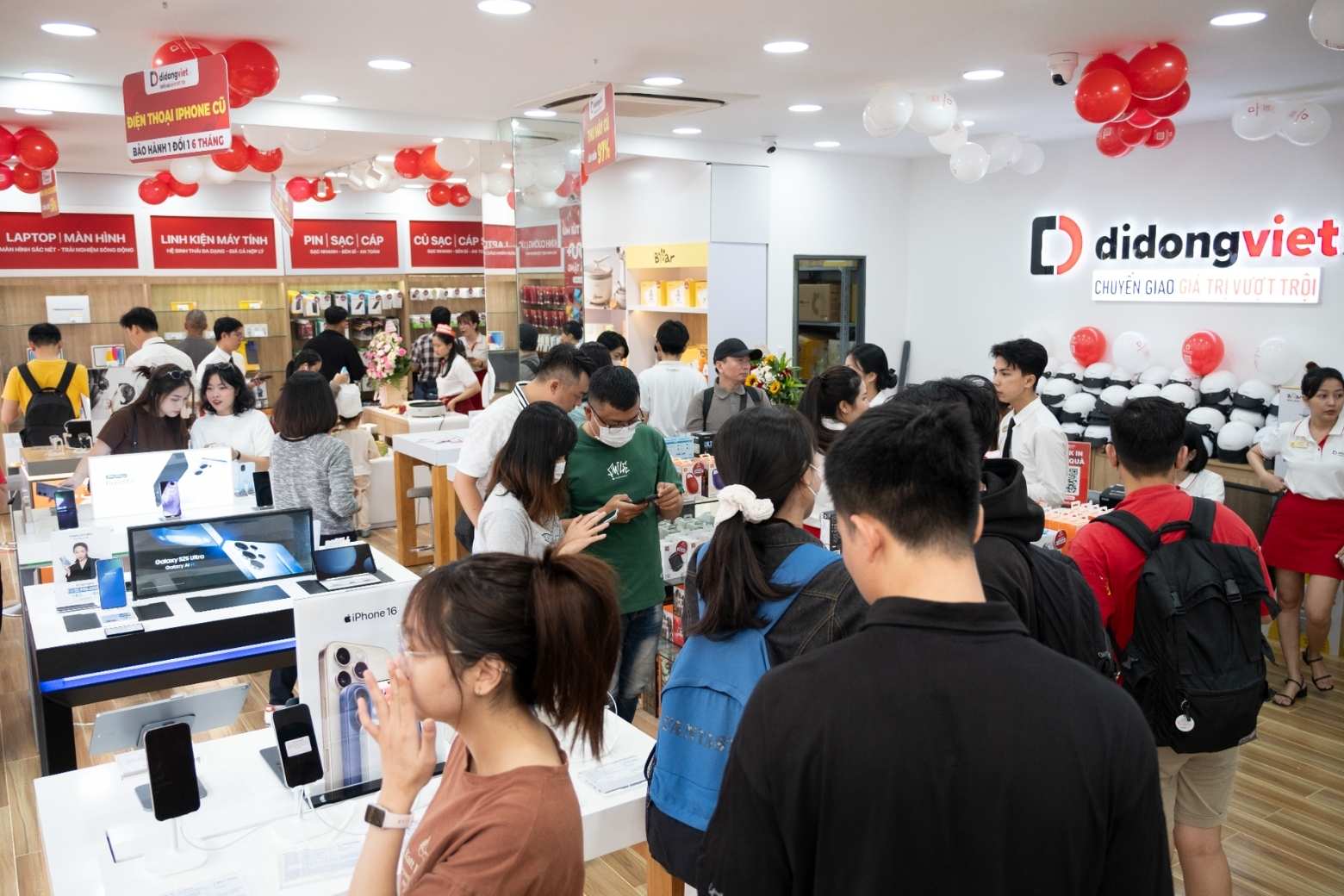 ĐẠI LỄ TƯNG BỪNG - SĂN DEAL CỰC SỐC tại Di Động Việt: iPhone, Phụ kiện, Đồ gia dụng giảm "sập sàn" 6 sale chong sale deal gia soc thang 4 didongviet 2 1