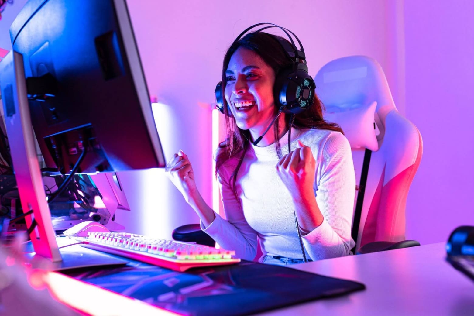 Stream là gì? Giải mã công nghệ định hình nền kinh tế sự chú ý 2026 7 Đặc trưng tương tác thời gian thực và tâm lý người xem