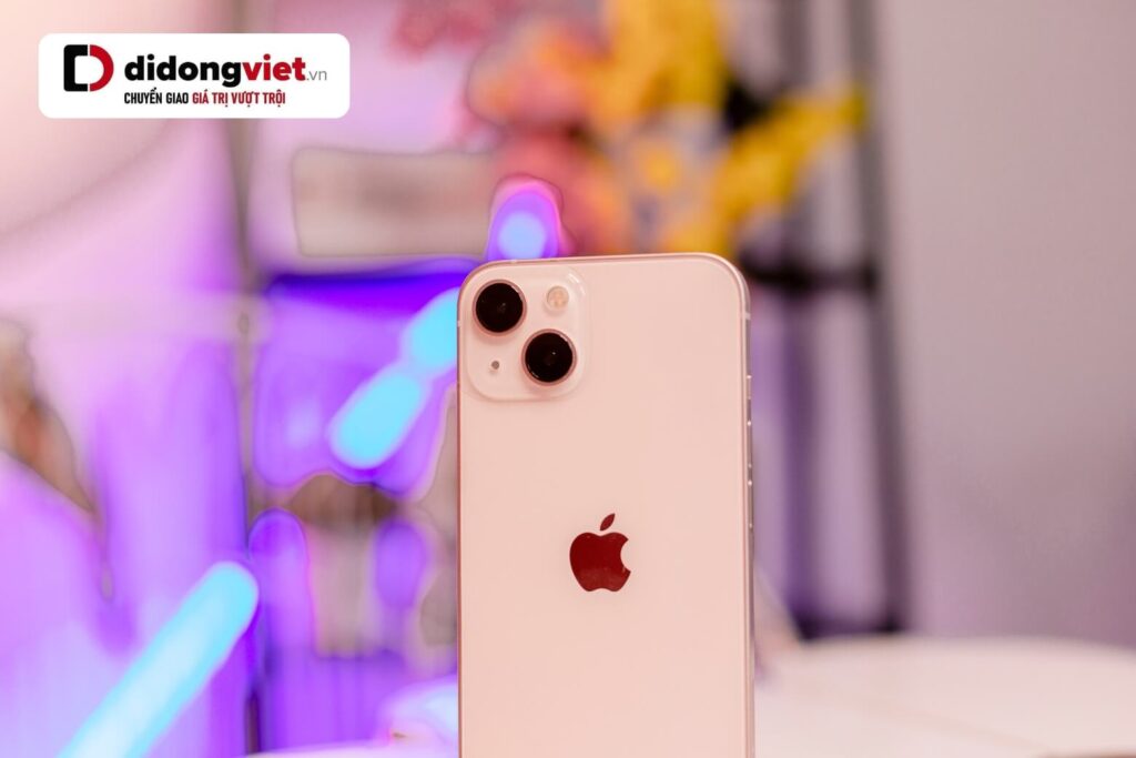 Trên tay iPhone 13 năm 2026: Cảm giác cầm nắm thực tế và lý do người dùng vẫn chọn mua 10 trên tay iphone 13