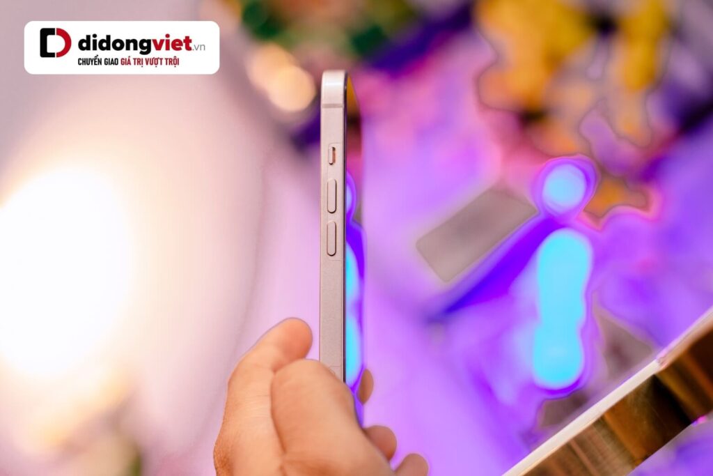 Trên tay iPhone 13 năm 2026: Cảm giác cầm nắm thực tế và lý do người dùng vẫn chọn mua 12 trên tay iphone 13