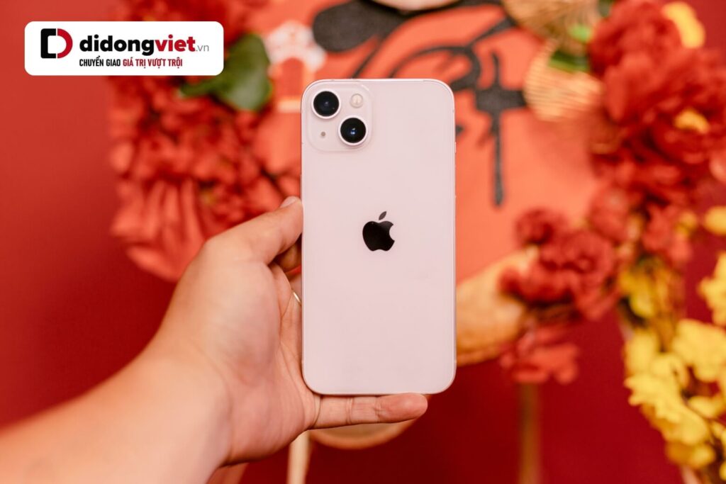 Trên tay iPhone 13 năm 2026: Cảm giác cầm nắm thực tế và lý do người dùng vẫn chọn mua 9 trên tay iphone 13