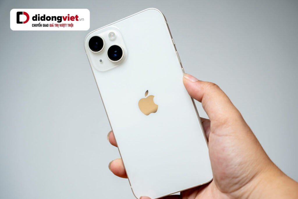 Trên tay iPhone 14 năm 2026: Màu sắc đa dạng, màn hình rực rỡ 9 trên tay iphone 14