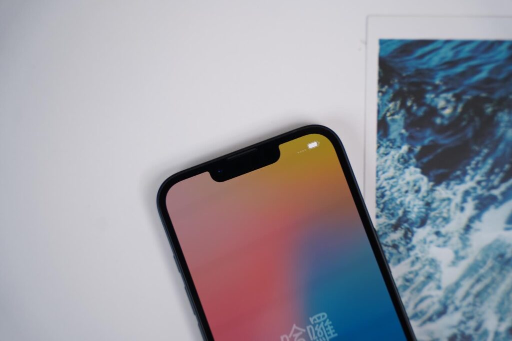 Trên tay iPhone 16e: Chip A18 cực mạnh, siêu nhẹ 167g, giá mềm nhất dòng 16 Series 16 iPhone 16e – Face ID nhạy, trải nghiệm mượt với tần số quét 60Hz phù hợp người dùng iPhone cũ.