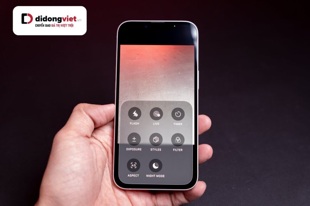 Trên tay iPhone 17e: Đánh giá chi tiết thiết kế, hiệu năng và trải nghiệm thực tế 16 iPhone 17e sở hữu chip A19, RAM 8GB và modem C1X cho hiệu năng AI và kết nối 5G ổn định.