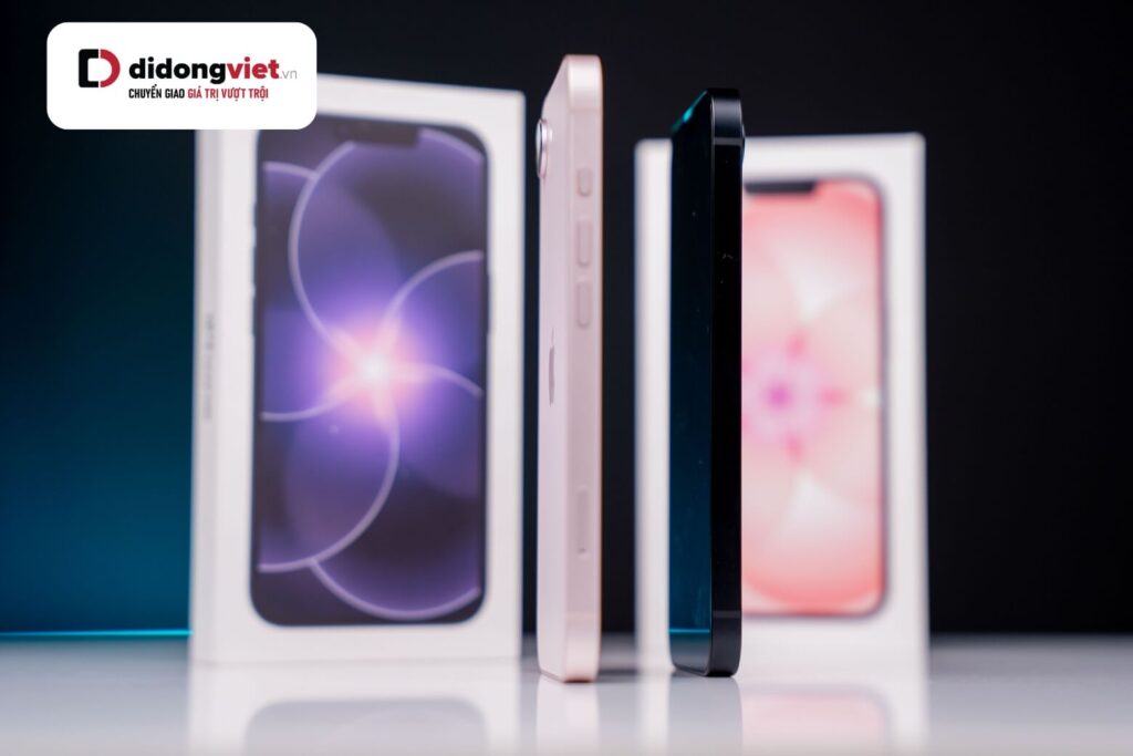 Trên tay iPhone 17e: Đánh giá chi tiết thiết kế, hiệu năng và trải nghiệm thực tế 10 Mở hộp iPhone 17e: thiết kế gọn nhẹ, mặt lưng kính nhám và hộp tối giản chỉ còn cáp USB-C.