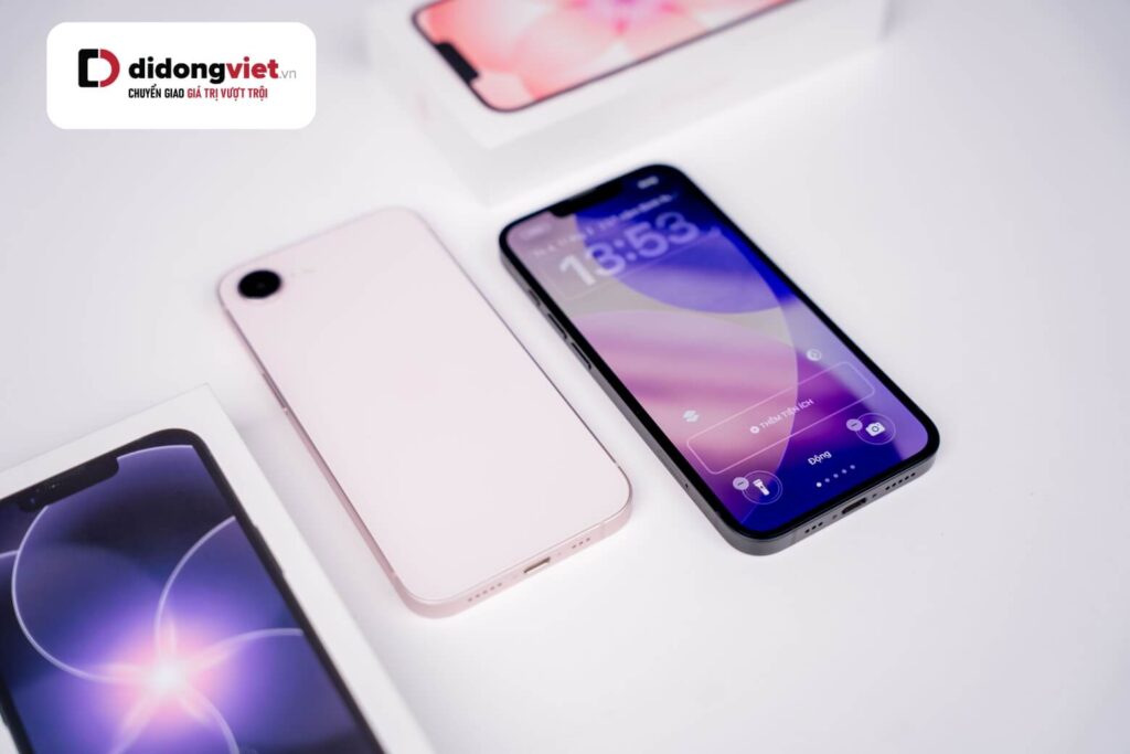 Trên tay iPhone 17e: Đánh giá chi tiết thiết kế, hiệu năng và trải nghiệm thực tế 12 Màn hình Super Retina XDR 6.1 inch sáng 1200 nits, hiển thị rõ ràng ngay cả dưới nắng.