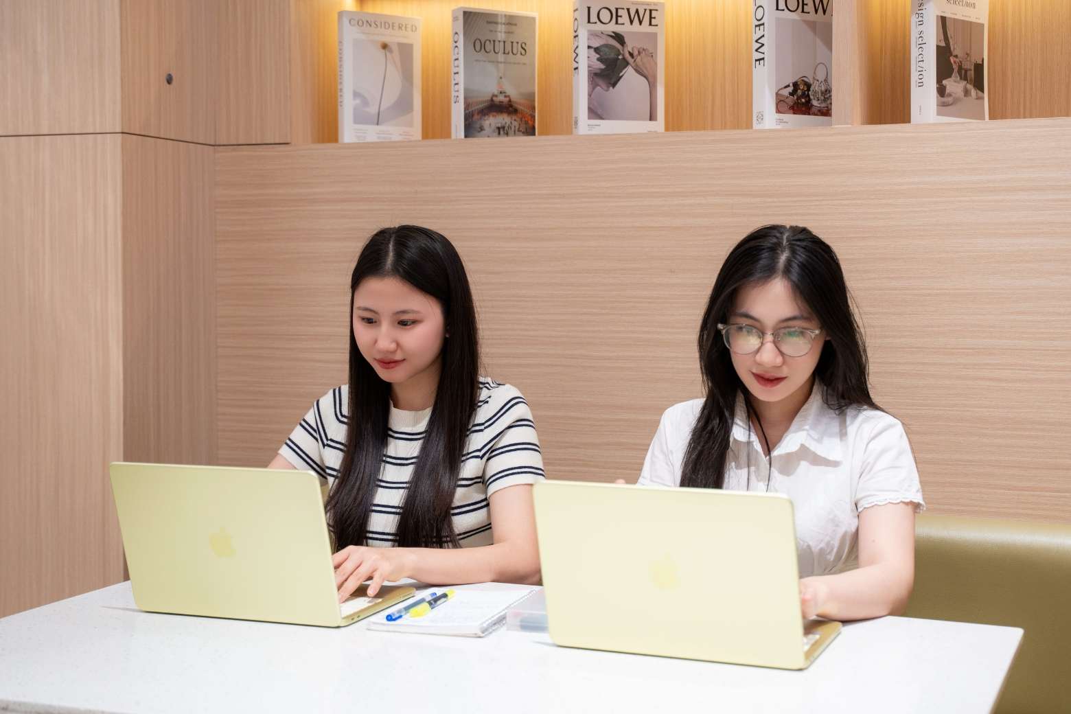 Trên tay MacBook Neo: Mỏng nhẹ, A18 Pro, pin xem video 16 giờ 14 Trên tay MacBook Neo phù hợp học tập, làm việc